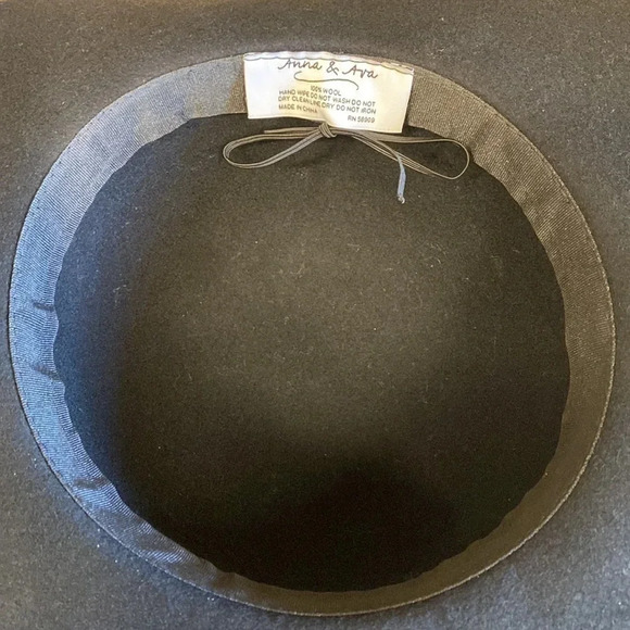 Anna & Ava Black 100% Wool Scalloped Edge Hat - Picture 4 of 9